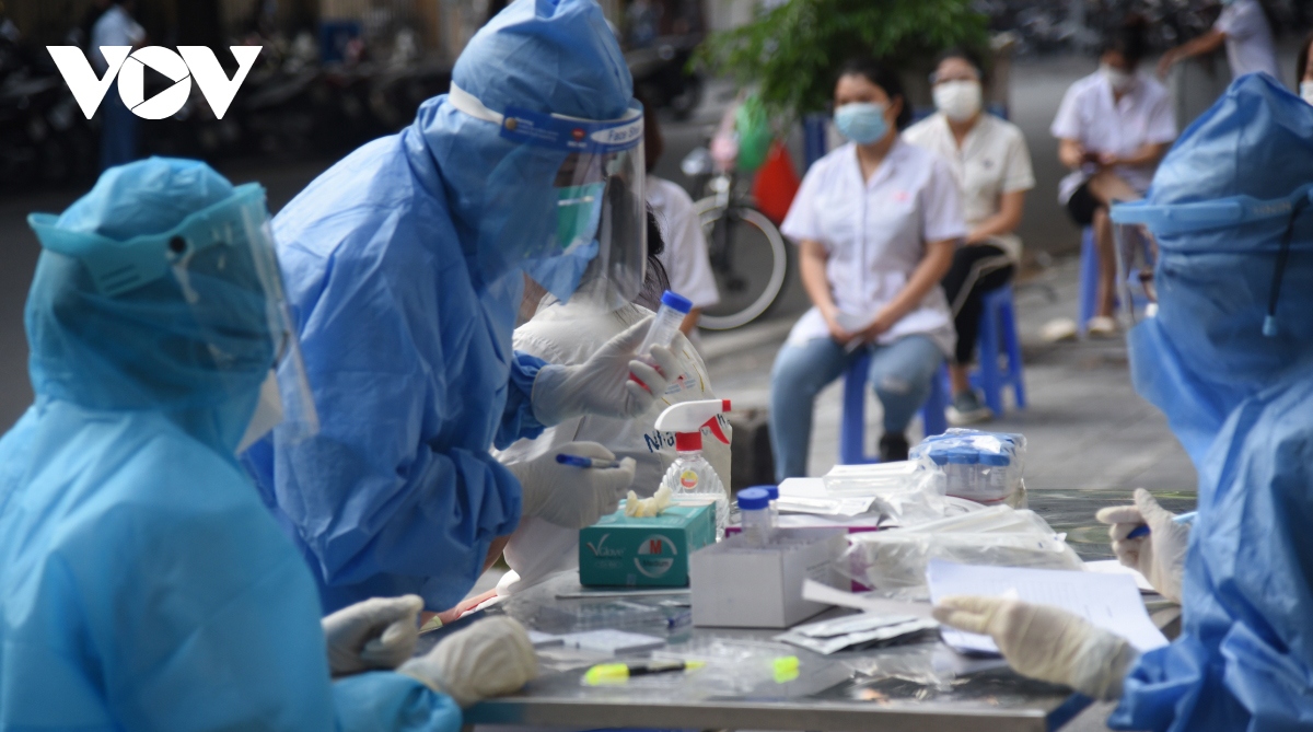 First Omicron community case in Hanoi recovers